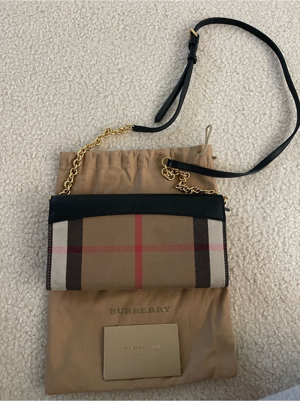 Burberry Henley Wallet on Chain - Picture 3 of 9